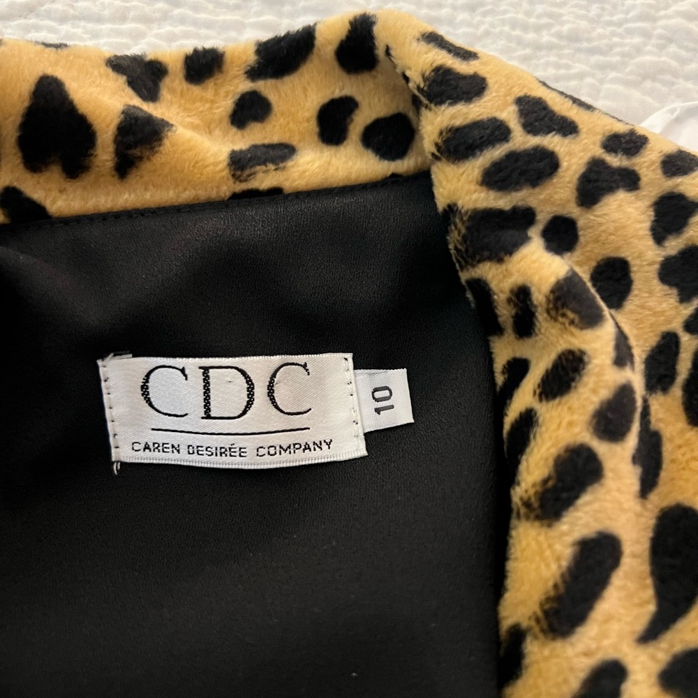 Beautiful long dress jacket, can pair with so many situations. And stand out!